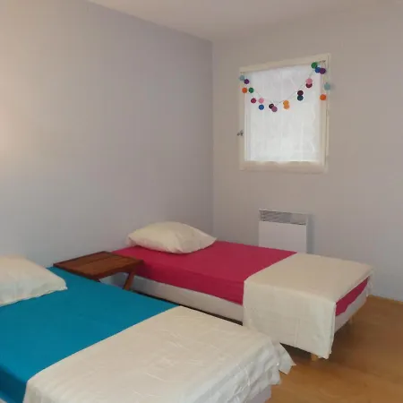 En Rdc, 2 Chambres, Res Avec Piscine, Quartier Port De