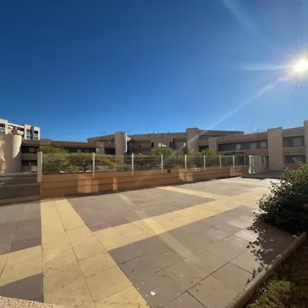 En Rdc, 2 Chambres, Res Avec Piscine, Quartier Port De *