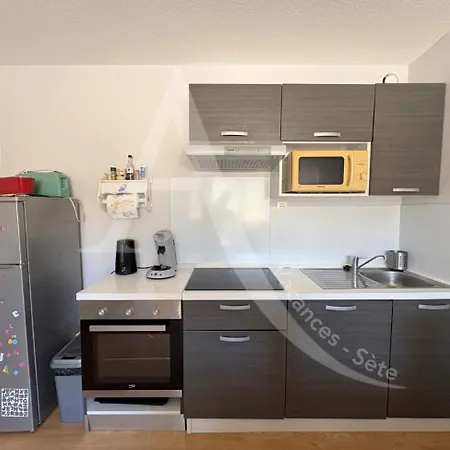 En Rdc, 2 Chambres, Res Avec Piscine, Quartier Port De Sete