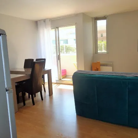 En Rdc, 2 Chambres, Res Avec Piscine, Quartier Port De